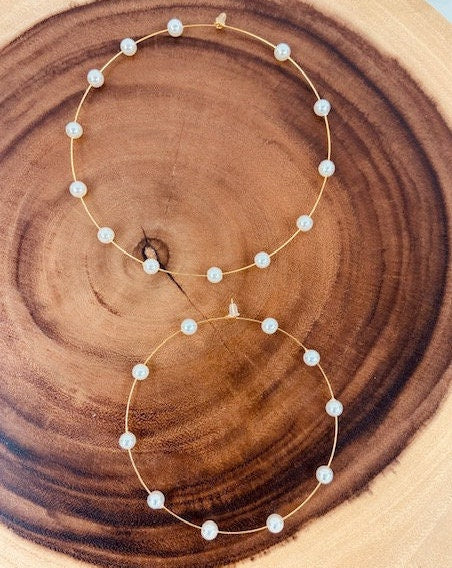 Hoop with 3" Circle with 10 Small pearls. Very Very Light