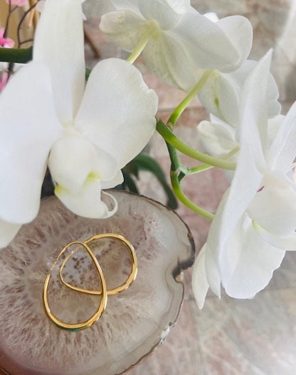Simply Sexy Oval Hoop. Sleek Simple and Elegant Lines. Rich Looking Hoop.  Gold 1" X 1.5"