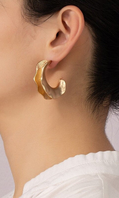 Wavy Hoop in Matte Gold, Brilliant Looking and Rich. 1.5"