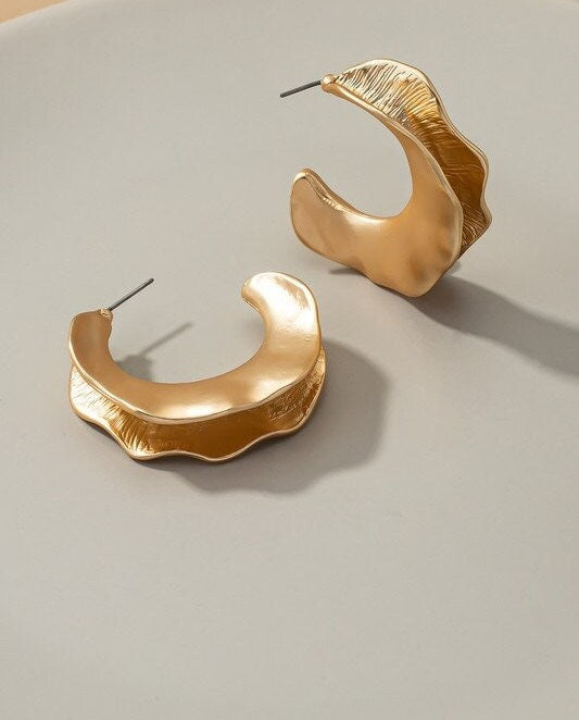Wavy Hoop in Matte Gold, Brilliant Looking and Rich. 1.5"